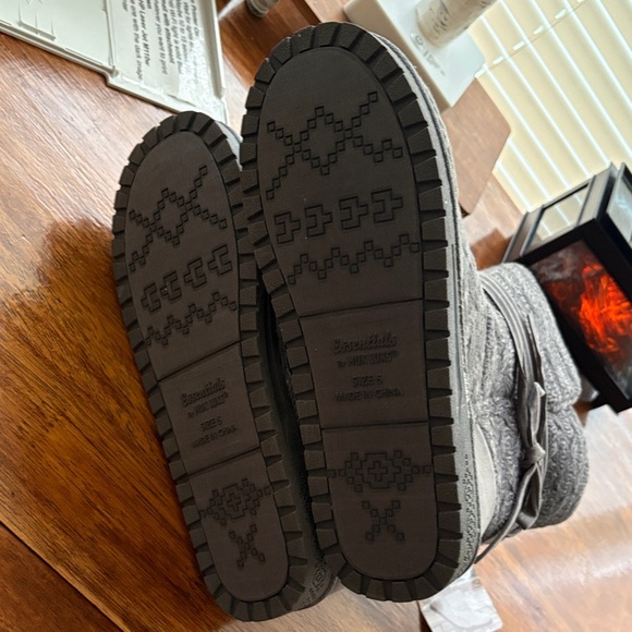 Muk Luks Women's Charcoal Marbled Gray Winter Boots Sz 6 Nwt - Picture 3 of 7